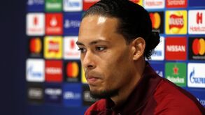 Van Dijk promete voltar mais forte