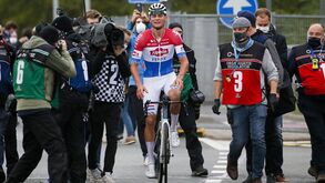 Em nome do pai 34 anos depois: Mathieu Van der Poel vence Volta a Flandres