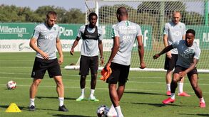 Ala direita do Sporting ainda espera decisões por três jogadores