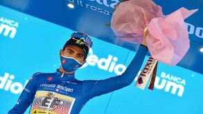 Ruben Guerreiro quase 'rei' da montanha no Giro com abandono de Visconti