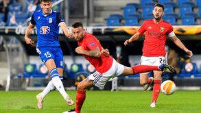 Otamendi foi capitão do Benfica... ao terceiro jogo
