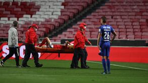 Dor de cabeça para Jesus: Grimaldo saiu lesionado diante do Belenenses SAD