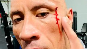 O resultado dos treinos extremos de The Rock: ator acaba com o rosto em sangue