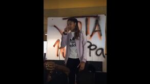 'Lara G', a futebolista que sabe cantar (bem)