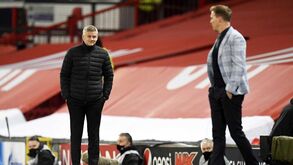 Treinador do RB Leipzig veste-se de gala na visita a Old Trafford e Solskjaer fica incrédulo