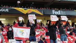 Diabos Vermelhos em protesto contra o cartão do adepto