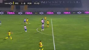 Dor Jan coloca Paços a vencer o FC Porto num lance em que os portistas pediram fora de jogo