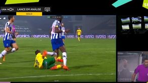 Polémica no Paços-FC Porto: árbitro consultou o VAR e anulou este golo aos pacenses