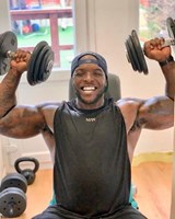 Jogador mais forte do Fifa 21, Akinfenwa pode trocar futebol pelo WWE -  09/10/2020 - UOL Esporte