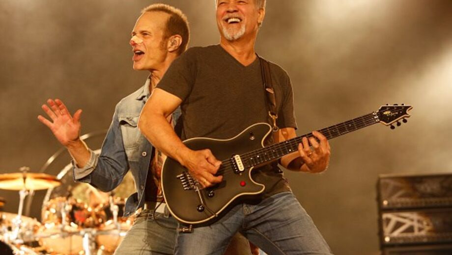 Eddie Van Halen trava batalha contra cancro na garganta