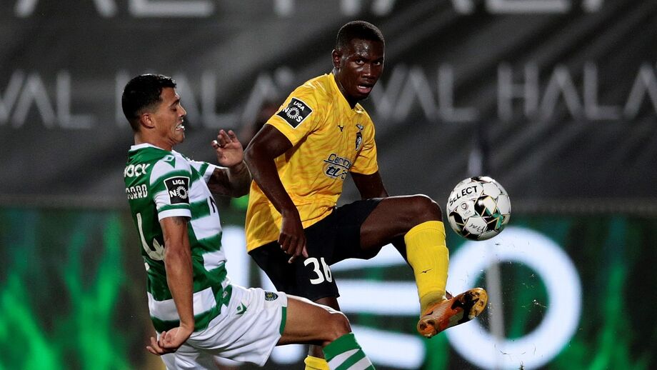 EM FOCO. Fali Candé foi lançado frente ao Sporting