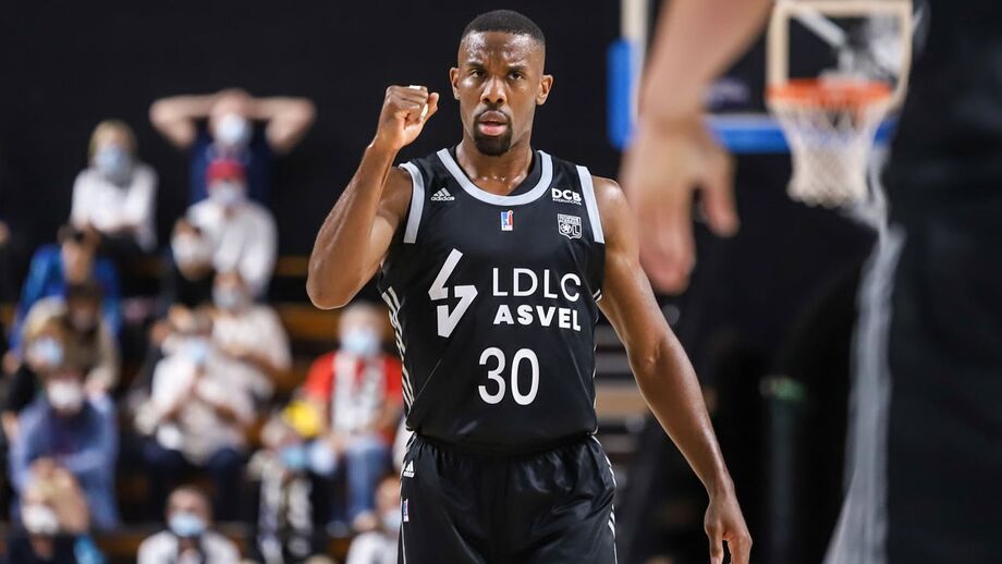 Polémica em França: jogador do ASVEL Lyon foi a jogo e todos sabiam que tinha Covid-19