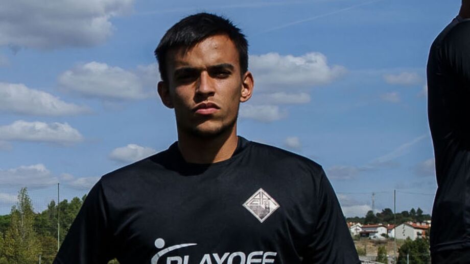Xavi brilhou ao apontar dois golos