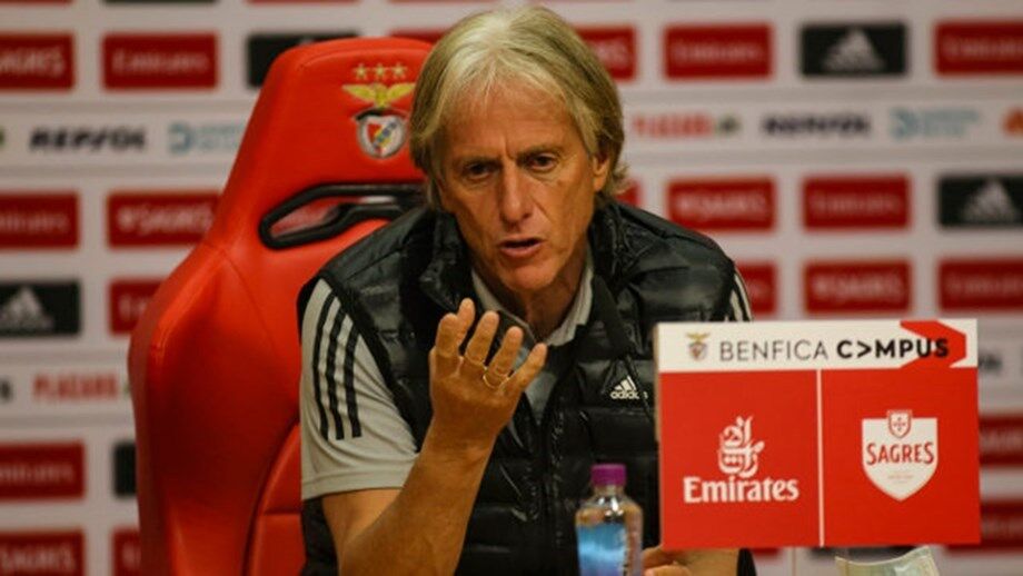 Treinador elogia defesa-central do Santos