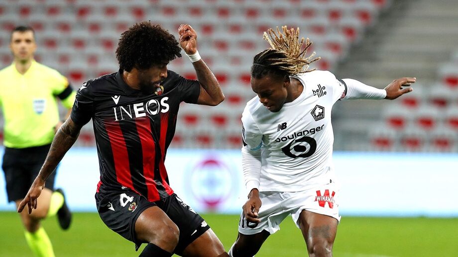 Dante e Renato Sanches lutam pela posse da bola