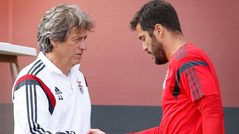 Antigo guarda-redes conta no Brasil como está a ser a progressão do jogador no Benfica