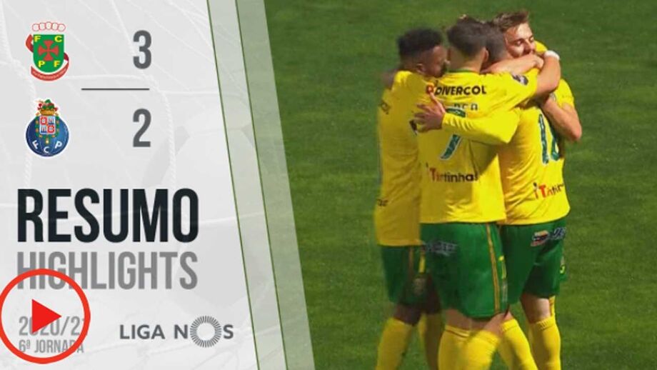 Momento insólito entre o jogador e o treinador do Manchester City em jogo da Champions