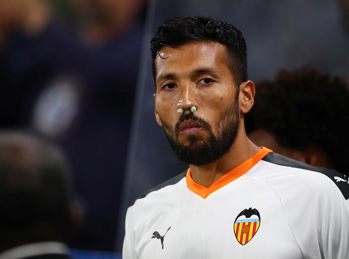 Ezequiel Garay (defensa, 33 años), último club: Valencia