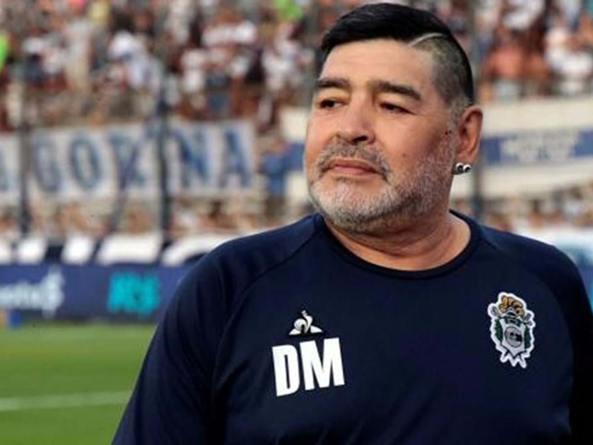 Diego Maradona e Usain Bolt vão à bola com PES