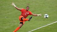 Guarda-redes: Fariñez (Venezuela) - Equipa: Lens (França); Valor: 3.5 milhões de euros.