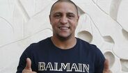 Roberto Carlos - O ex-internacional brasileiro é visitante assíduo dos Emirado Árabes Unidos, tendo marcado presença em vários eventos de caráter desportivo e muitas outras iniciativas na área.
