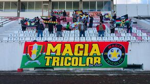Insólito: Claque do Estrela da Amadora viajou para os Açores e protestou num jogo... que não ocorreu