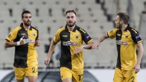 AEK Atenas reage ao golo de Sturgeon e vence OFI Creta