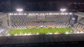 Adepto grita pelo Porto no estádio do Bessa em pleno Boavista-Benfica