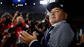 Maradona internado numa clínica em La Plata