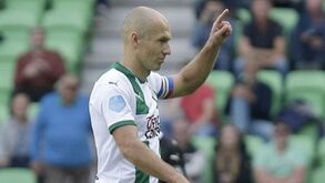 Arjen Robben revive pesadelo das lesões: parado até dezembro para o corpo responder