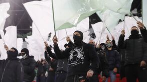 Milhares de adeptos nas bancadas a assistir ao Ferencvaros-Juventus