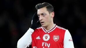 A explicação que Ozil deu em tribunal depois de ter sido apanhado em excesso de velocidade