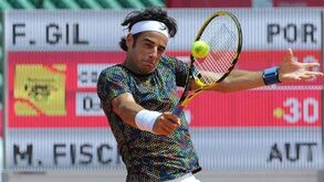 Frederico Gil e a imagem de marca: «Tenho uma caixa enorme cheia de lenços»