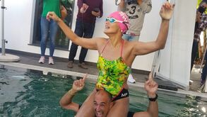 Mayra Santos lembrou não ser nadadora profissional após recorde mundial cumprido