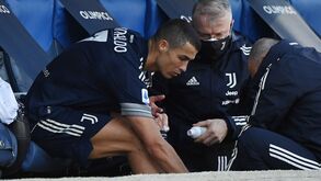 Ronaldo 'assustou': saiu queixoso de campo e acabou assistido no banco