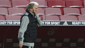 Adeptos do Flamengo invadem redes sociais do Benfica a pedir demissão de Jorge Jesus