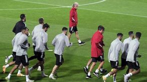 Jorge Jesus testa sistema de três centrais no Benfica: «Não me parece que venha a ser plano A»