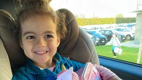 Cristiano Ronaldo e Georgina celebram o 3.º aniversário de Alana Martina nas redes sociais