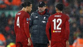 Klopp tem de encontrar alternativas a Van Dijk e Joe Gomez