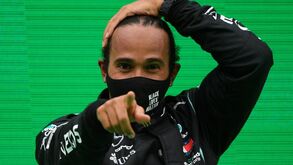 Lewis Hamilton conquista 7.º título mundial da carreira e iguala recorde de Michael Schumacher