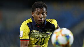 Gonzalo Plata marca golaço e é expulso no 'atropelo' do Equador à Colômbia de Queiroz