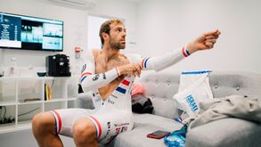 Teste positivo à Covid-19 de Alex Dowsett adia tentativa de bater recorde da hora