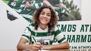Alícia Correia assina contrato profissional com o Sporting