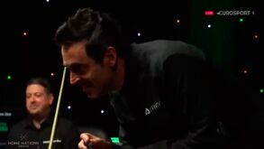 Jogo de Ronnie O'Sullivan marcado por um barulho... estranho
