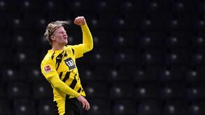 O menino de ouro é norueguês: Haaland sucede a João Félix e continua 'a ferver'