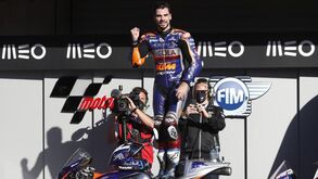 Miguel Oliveira arrasa concorrência e vence GP de Portugal de MotoGP