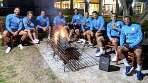 Suárez quebra silêncio após surto de covid-19 na seleção do Uruguai: «Baixámos a guarda»