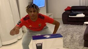 Todibo vestiu a camisola do Benfica ao som do hino da Champions para estrear a PS5