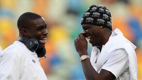 Micah Richards recorda Balotelli: «Não quero que acenda fogos de artifício na cozinha»