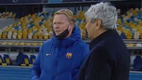 Apanharam Koeman a falar com o treinador adversário sobre Piqué e o que se ouviu não é bom